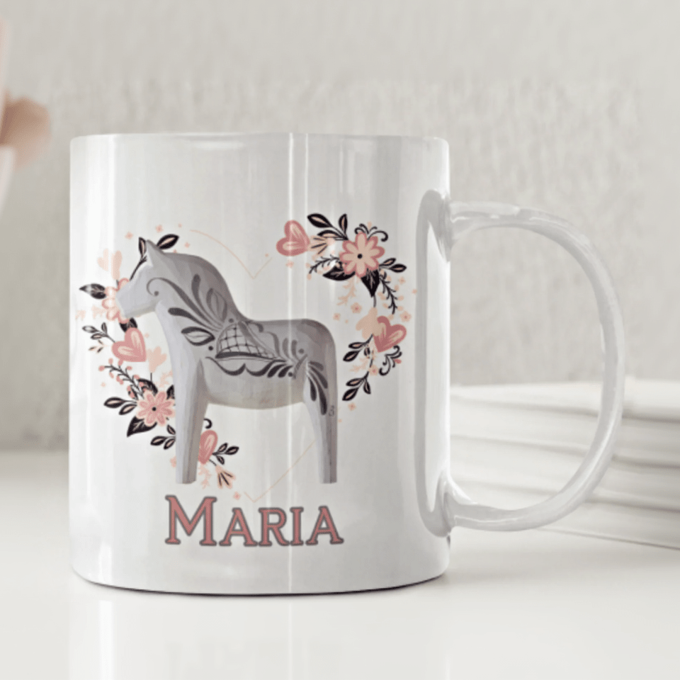 Modern Dalahäst med namn - Personlig mugg