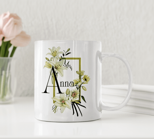 Elegant Bokstavsmugg med blommor - Personlig mugg