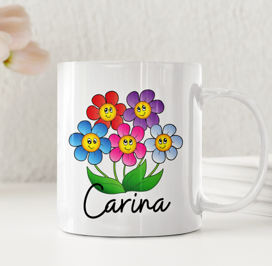 Vit keramikmugg med färgglada leende blommor och personlig text, perfekt som present till lärare - DalaStil
