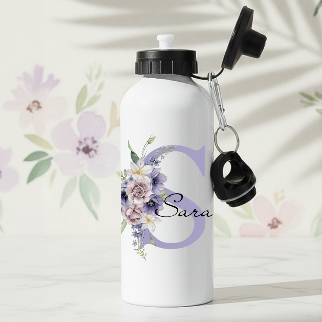 Lila blommor med initial - Personlig vattenflaska med namn - DalaStil
