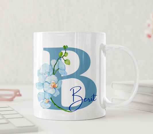 Personalisierte Tasse mit Namen und blauer Orchidee – elegante Monogramm-Tasse