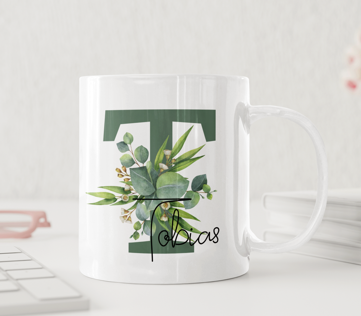 Personalisierte Tasse mit grüner Pflanze und Namen – stilvolles Geschenk das ganze Jahr über