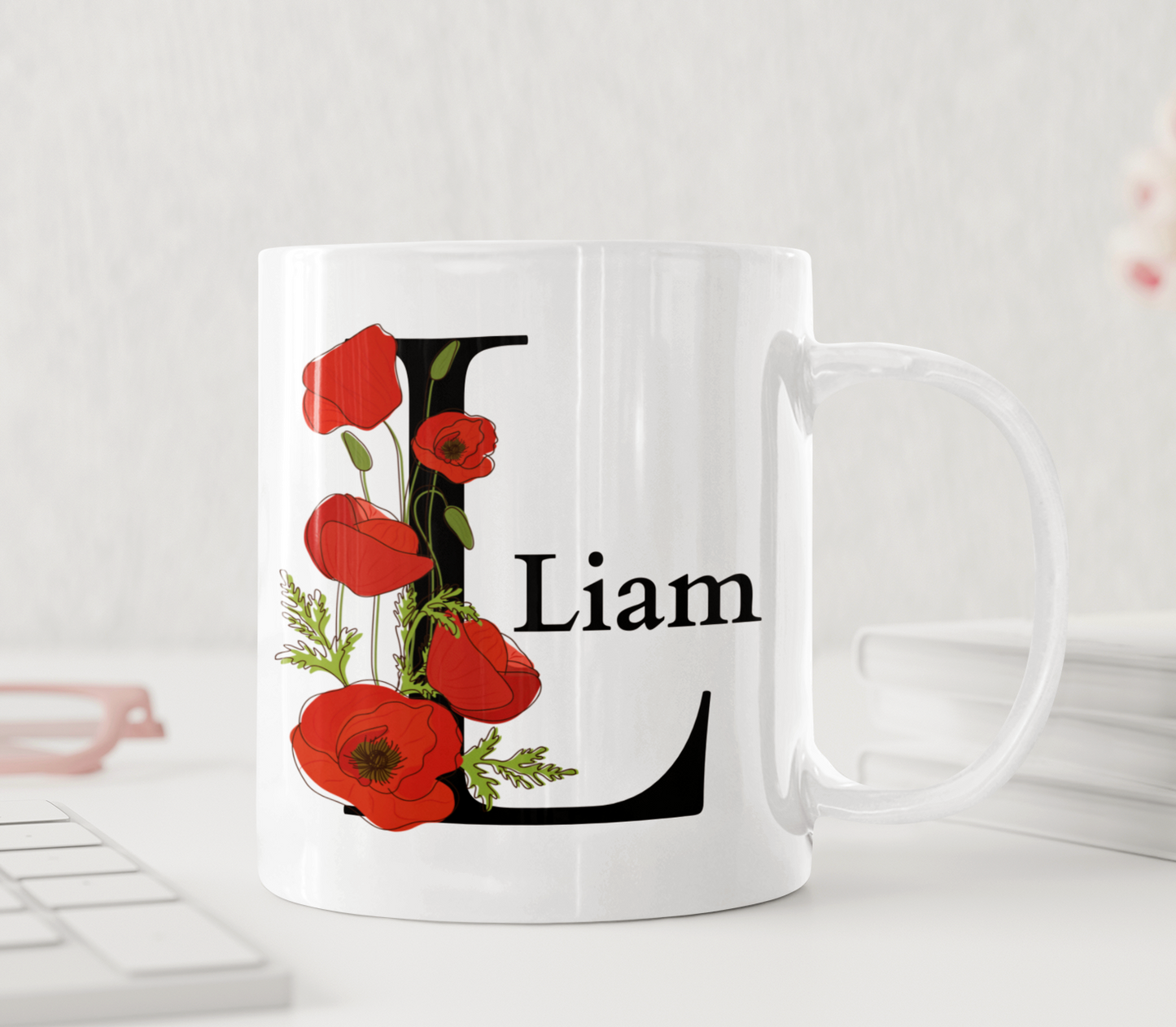 Personalisierte Tasse mit Mohnblume und Namen – künstlerisches Geschenk mit Blumenmotiv
