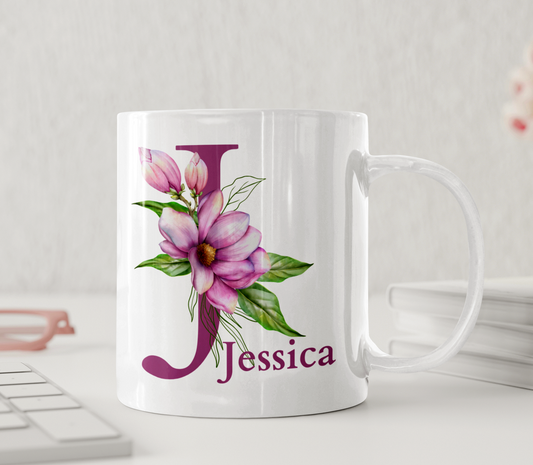 Personalisierte Tasse mit Namen und Magnolie – elegante florale Tasse mit Initialen